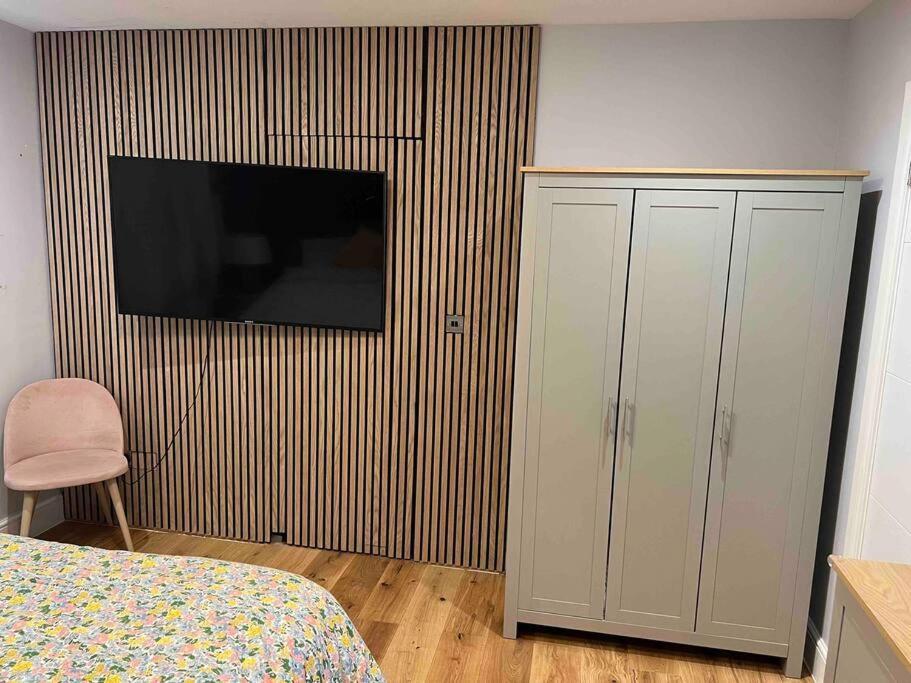 En-Suite Double Room - Private Entrance & Free Parking 웨스트드레이톤 외부 사진